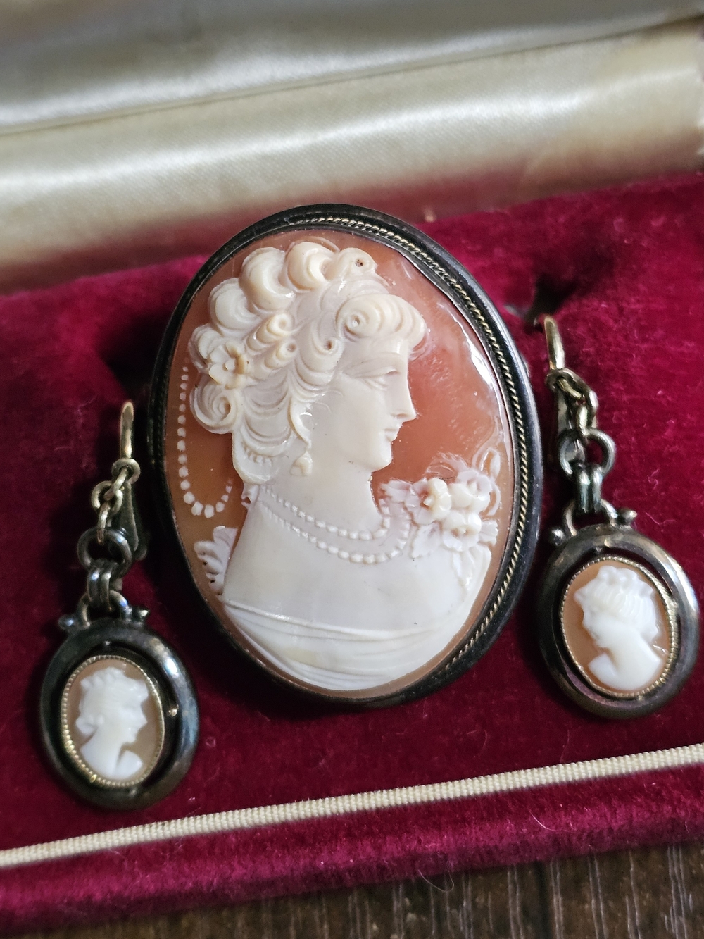 Antique Shell Cameo Brooch and Earring Set in Coral and Ivory